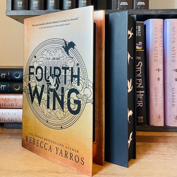 FOURTH WING  by Rebecca Yarros ( First Edition ) - Picture 3 of 11